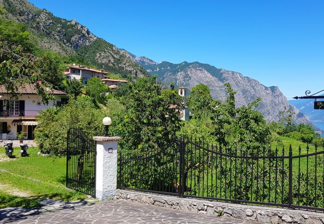  a Tremosine - Country House Casa Marisa Patio Garden and view