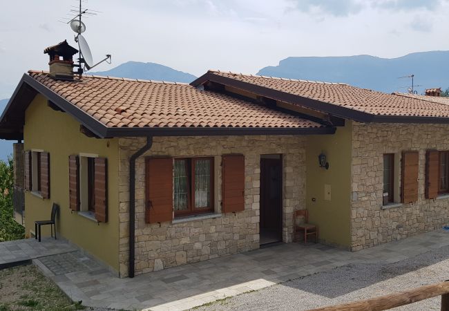 Villa in Tremosine - Villetta Cece Bella vista sul Garda